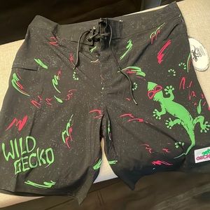 Men Gecko board shorts